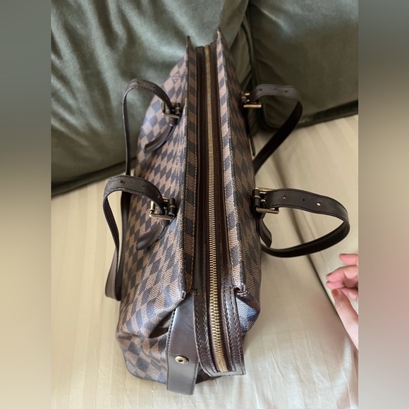 Louis Vuitton Handbags - Authentic Louis Vitton Chelsea Bag